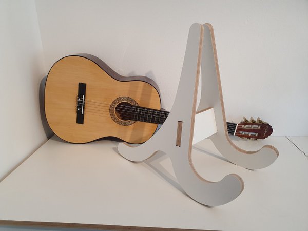 curved Gitarrenständer aus Birke Multiplex